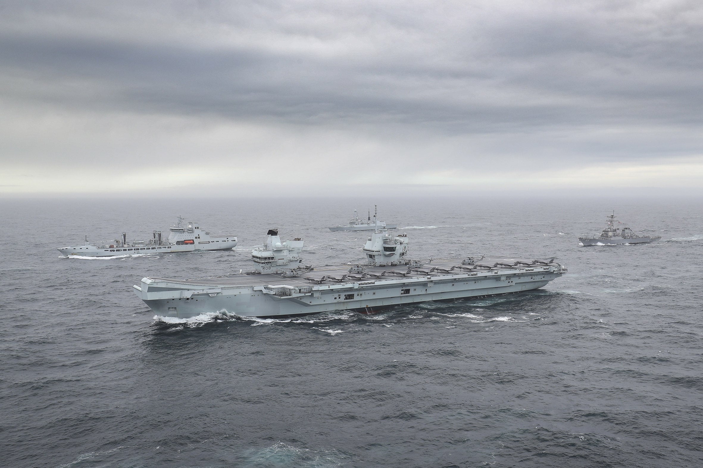 Корабли в черном море. ВМФ HMS Queen Elizabeth. Авианосная ударная группа ВМС США. Авианосец HMS Queen Elizabeth ВМС Великобритании. Авианосная ударная группа Великобритании.