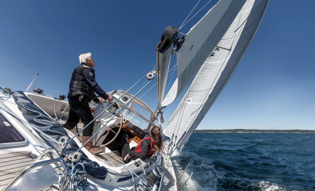 Selden-Masts-sailing