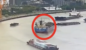 VIDEO: cargo ship’s head-on collision near miss