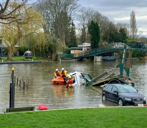 WATCH: RNLI rescues trapped lorry driver from Thames