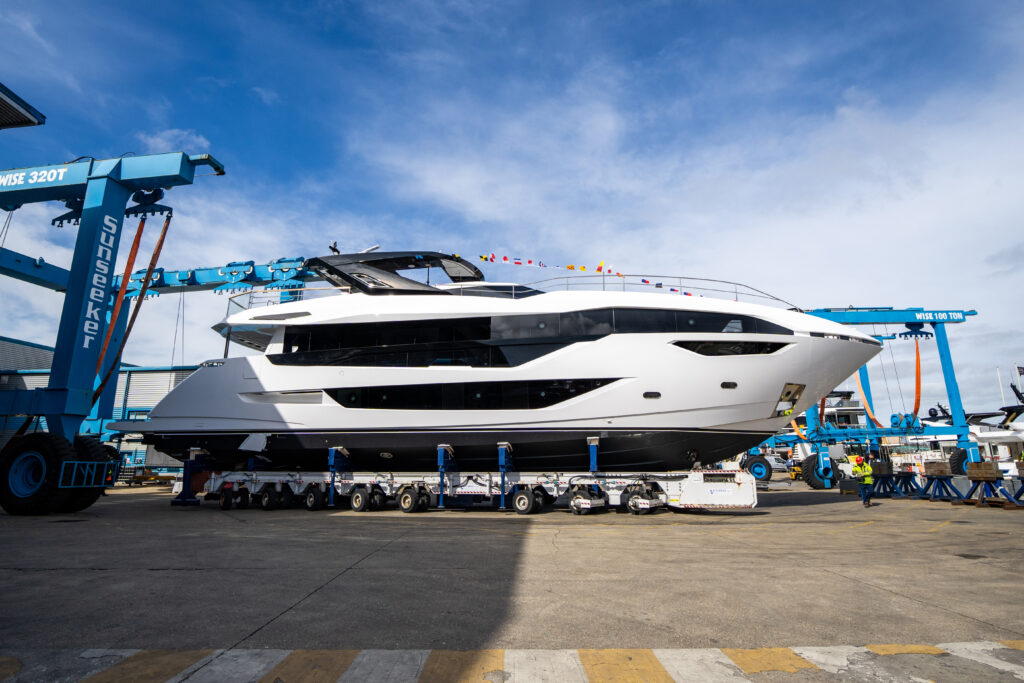 Sunseeker 100 Yacht lancering