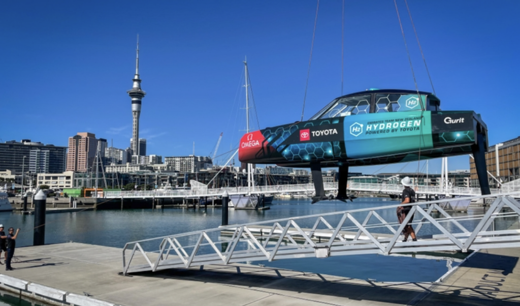 Barco de persecución 2 del Emirates Team New Zealand