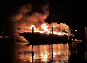 Incendie-de-bateau-de-Chesapeake-Bay