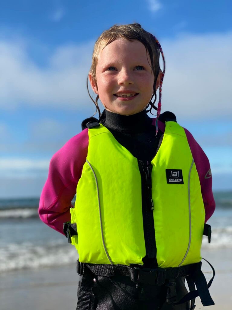 Rapport du MIN : Doit-il être légalisé pour les enfants de porter des gilets  de sauvetage ? Le débat divise l'industrie - Marine Industry News