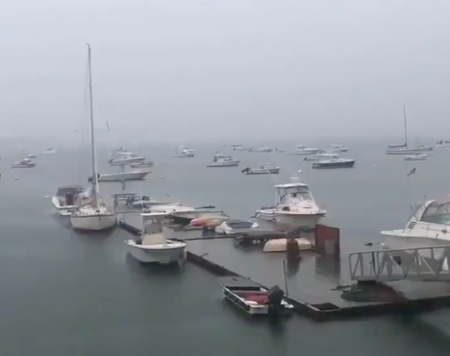 Jachthafen vor Boot vom Blitz getroffen