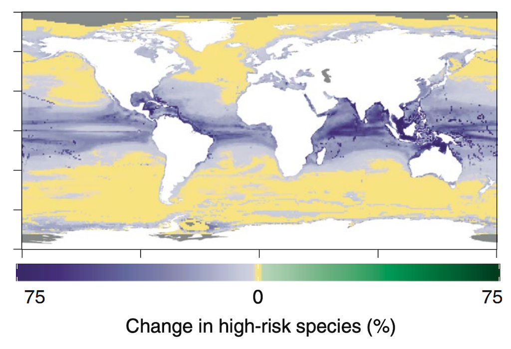 Kaart met de verandering in soorten met een hoog klimaatrisico tussen SSP5-8.5 en SSP1.2-6. Paarse arcering duidt op een afname van het risico.