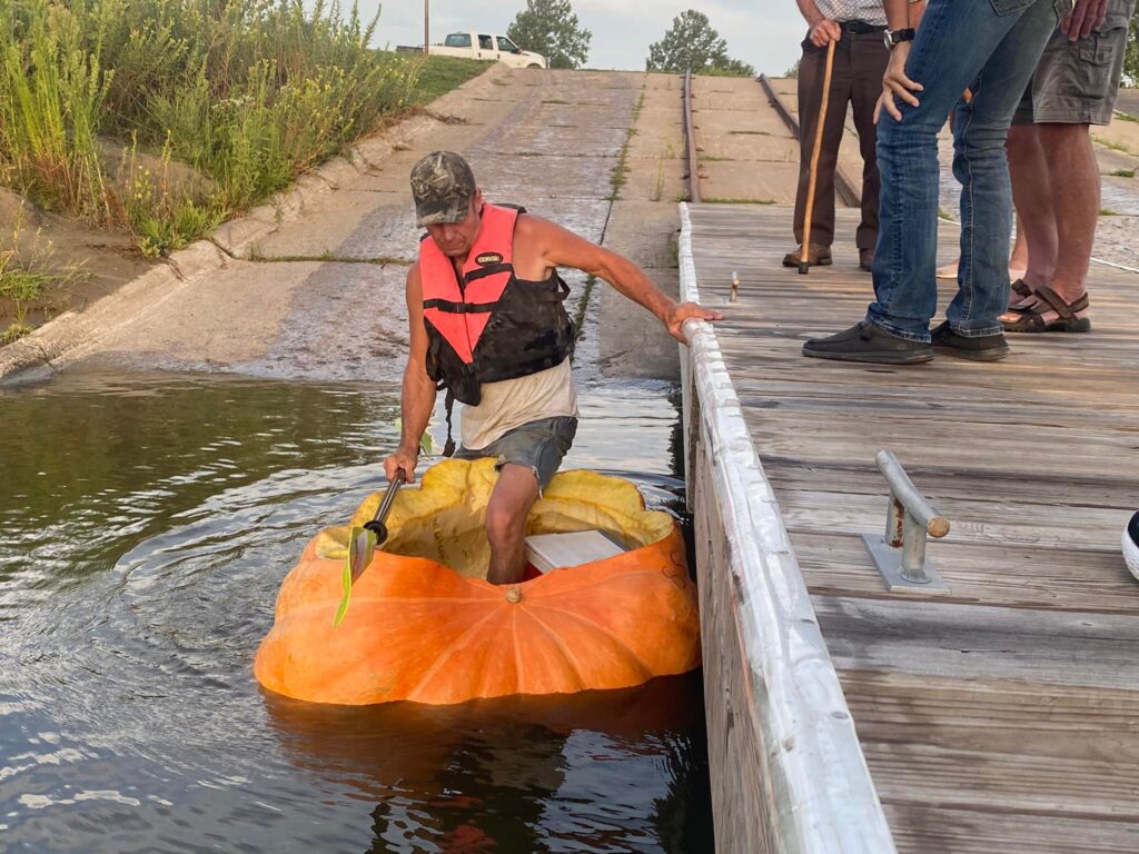 Duane Hansen in pumpkin boat Berta 