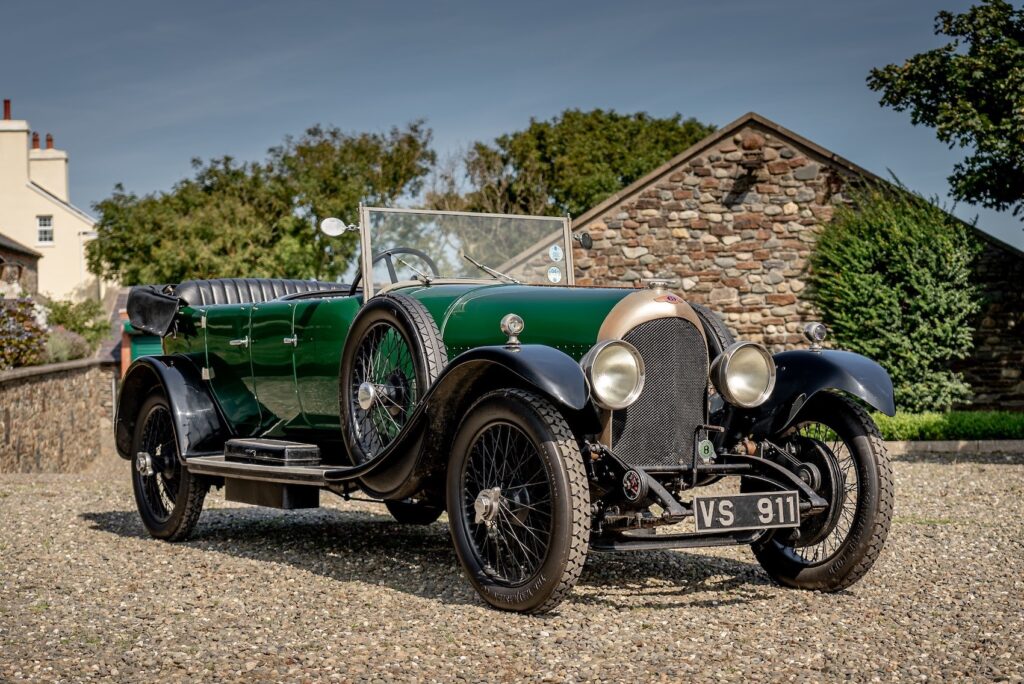 1924 年宾利 3 升 Vanden Plas Tourer 以 140,000 英镑的价格售出