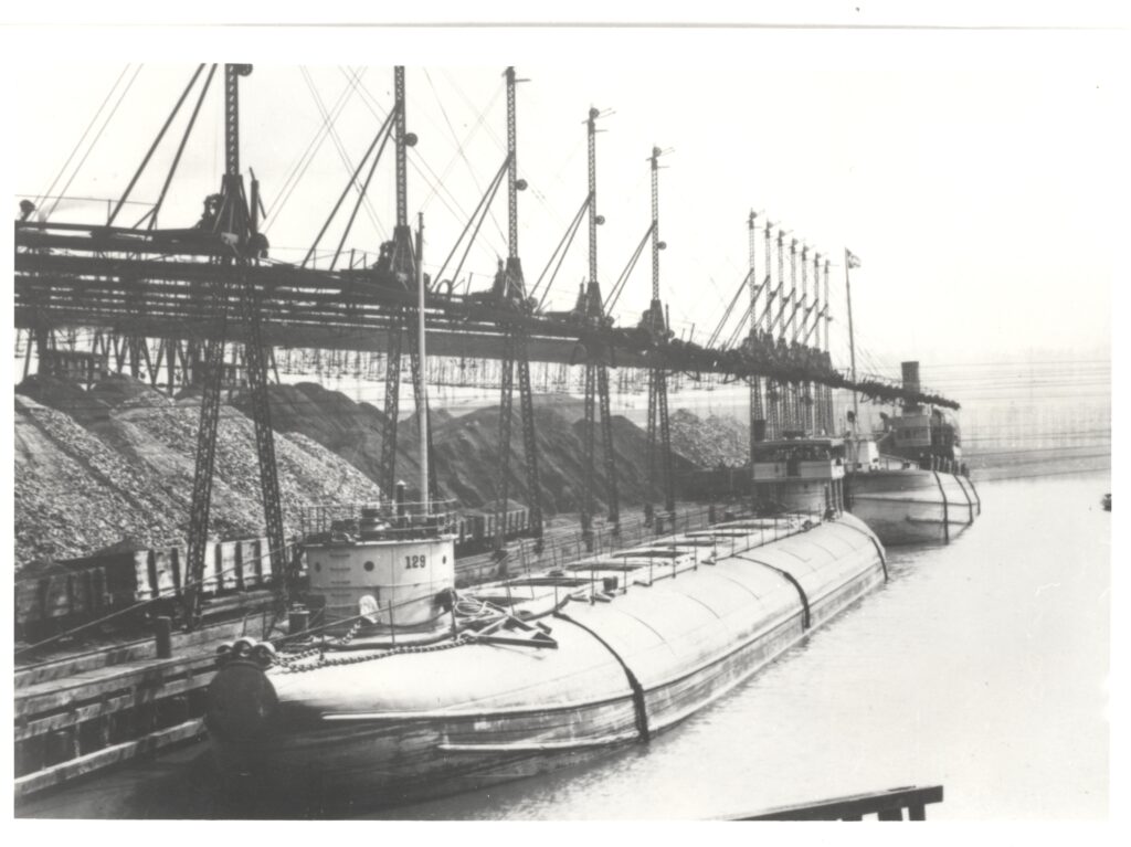 Barge-129-loading-煤炭