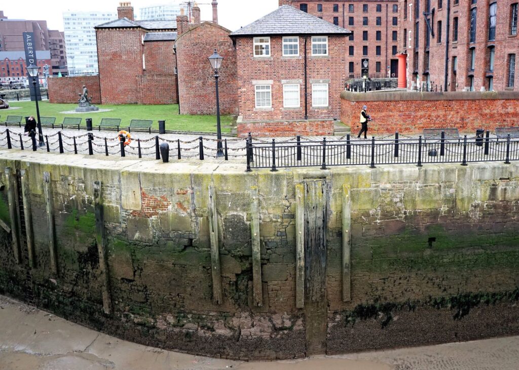 Liverpool Albert Dock river wall 2 obras preliminares