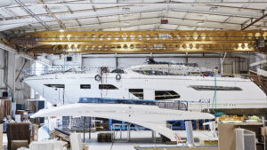 Princess Yachts Motorboat في مصنع بليموث