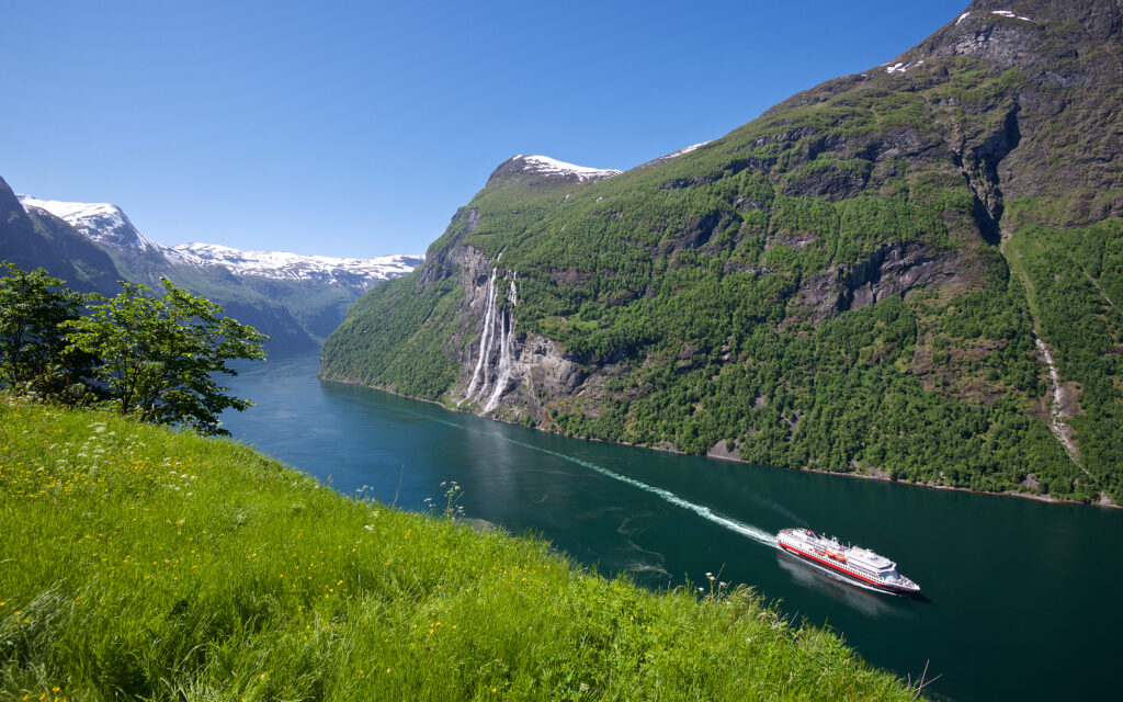 Navire de croisière sans émissions dans le fjord Skageflå Geirangerfjorden crédit Øyvind Heen