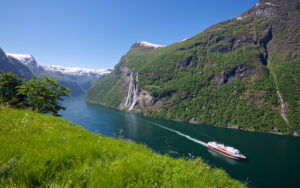 emission free cruise ship in the Skageflå Geirangerfjorden fjord credit Øyvind Heen