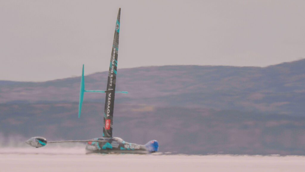 Команда Emirates Team New Zealand Horonuku побила рекорд наземной скорости на ветряной тяге