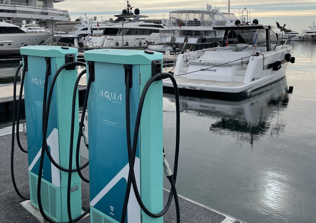 Twin Aqua supoerpower electric boating chargers installed on pontoon in France