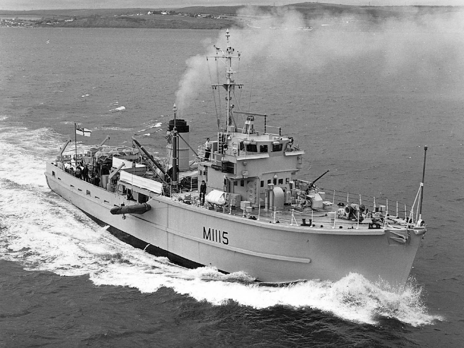 Королевский корабль в море в 1976 году.