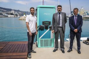 Aqua 75 in Marina Vela mit Pedro Companys Lluis Salvador Alberto Garcia © Aqua superPower