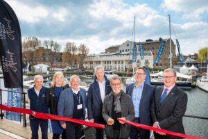 F1 aficionado and TV personality Eddie Jordan was joined by representatives from iconic yachting brands Oyster Yachts, Sunseeker and Princess Yachts and show organisers, British Marine to officially open London Luxury Afloat 2023.