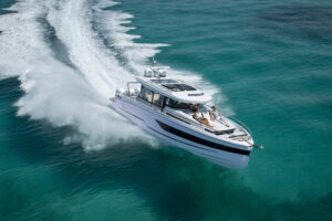 Wellcraft 355 speedboat will be at the South Coast & Green Tech Boat Show 2023