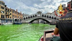 Гранд-канал Венеции зеленый