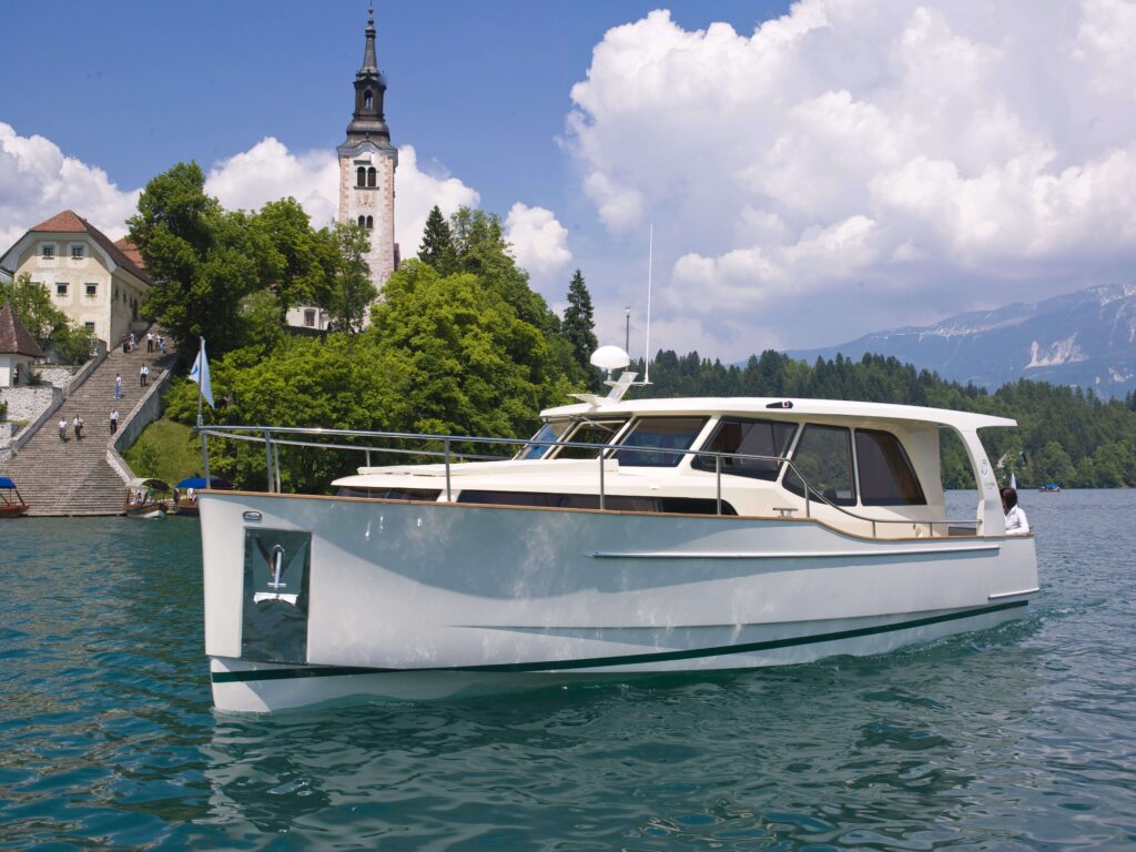 Greenline 33 on water in Slovenia