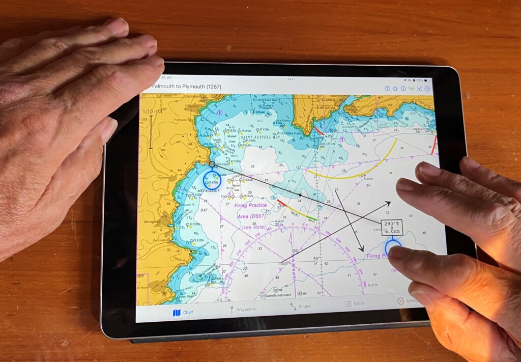 使用 iPad 在图表上绘制航线
