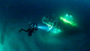 Un plongeur met en lumière le crédit du HMS Negro à Rick Ayrton