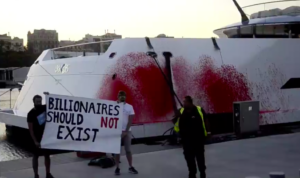 Superyacht verniciato a spruzzo per evidenziare il cambiamento climatico
