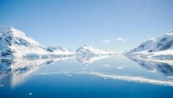 Gegevens die inzicht geven in de gezondheid van de oceaan zullen worden verzameld in afgelegen gebieden van Antarctica © Henrique Setim op Unsplash