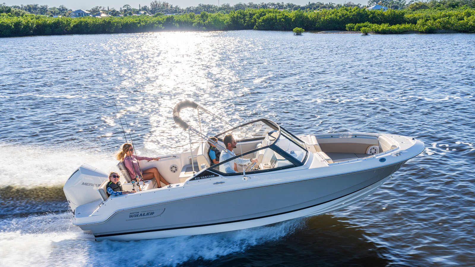 Boston Whaler unveils the new 210 Vantage