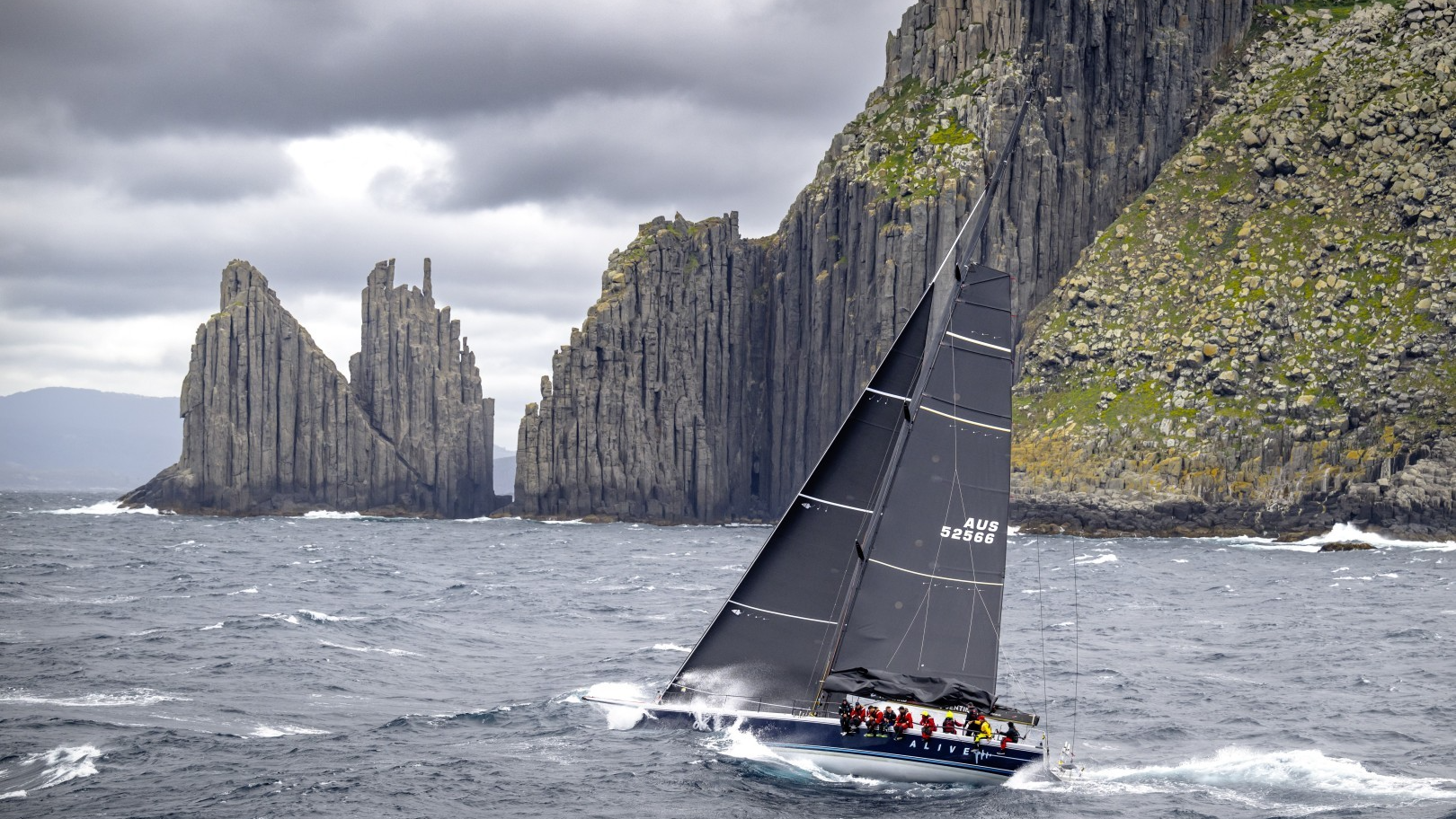 Alive wins Sydney Hobart Race for second time