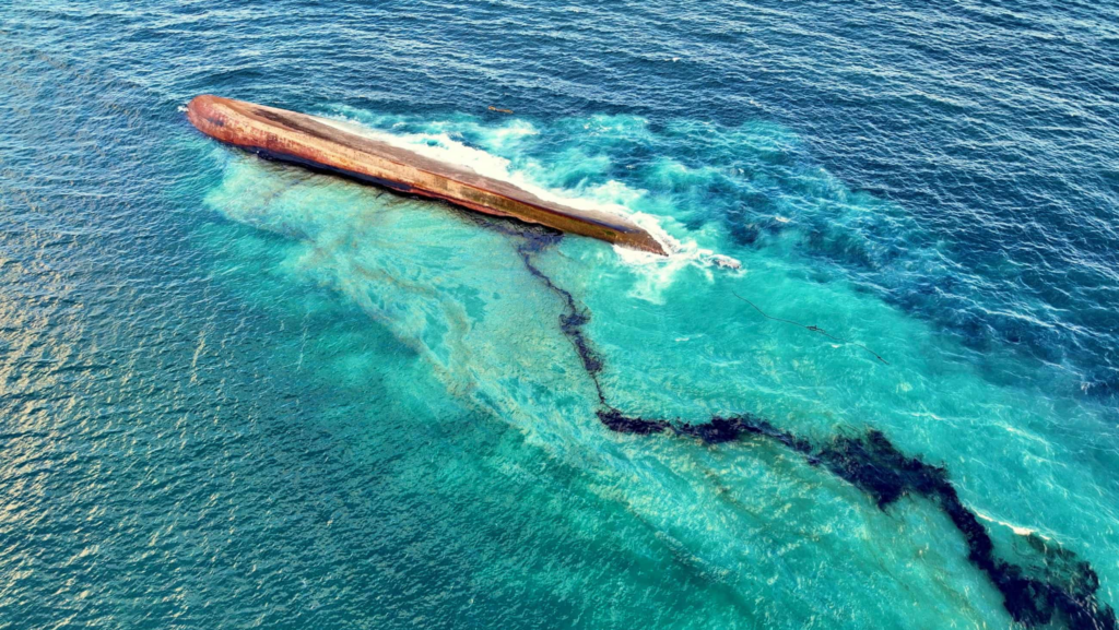 特立尼达和多巴哥石油泄漏 图片由首席秘书办公室提供 - THA