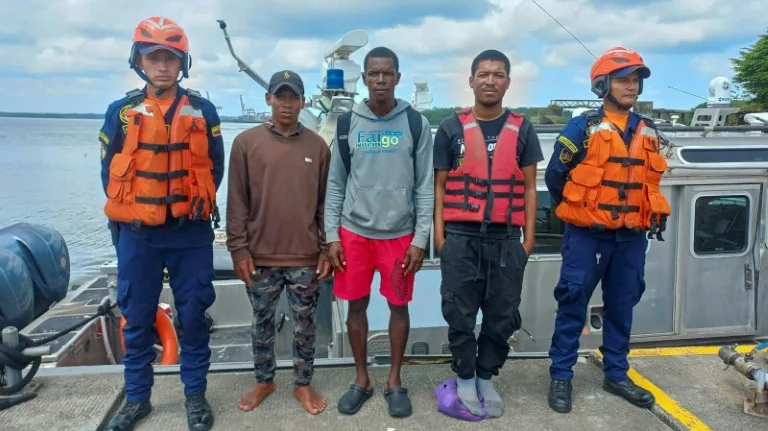 Panama men survive on coconuts image Columbian Navy handout