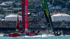 L'équipe australienne SailGP entre en collision avec la ligne d'arrivée image Ricardo Pinto et Sailgp