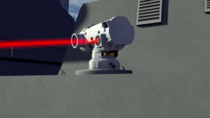 Un raggio di luce rosso esce da un'unità base su una nave da guerra in un modello di come potrebbe apparire la nuova tecnologia in azione