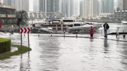 Fuertes lluvias inundan el puerto deportivo de Dubái