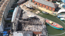 Vista aérea de la devastación del incendio en Underfall Yard en Bristol