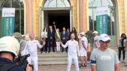 Mare Inseme porta la llama olímpica en Córcega