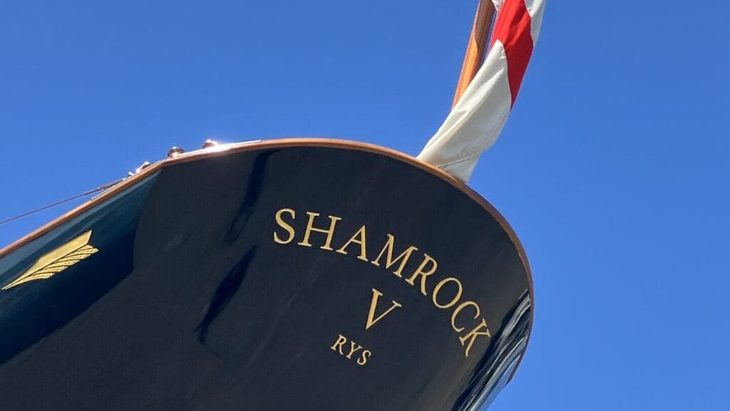 Shamrock V em Shamrock Quay.