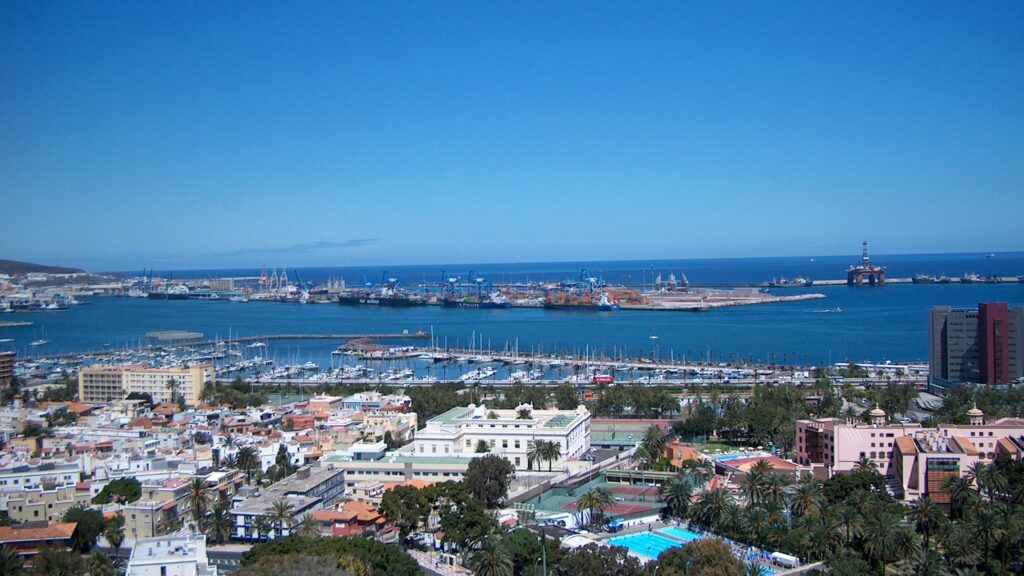 The port of Las Palmas. Image courtesy of Matti Mattila/Wikicommons.