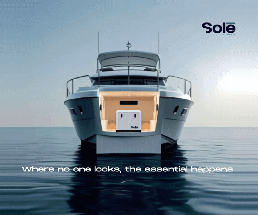 A motorboat with an open hatch in the rear to reveal a Solé Advance generator, emphasising essential technology hidden from view.