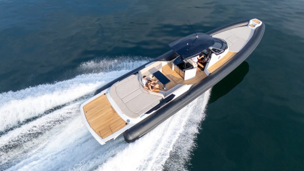 Schnellboot Strider 11 von oben