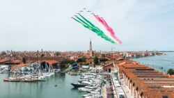 Planes fly over Venice Boat Show and leave smoke in their wake