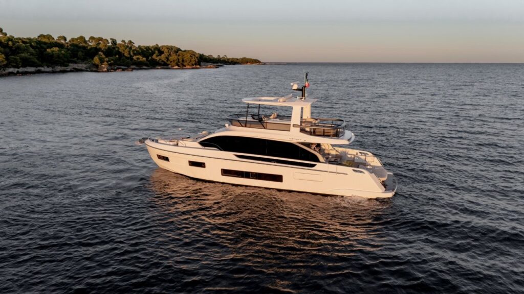 Azimut Fly 62 Flybridge-Motorboot