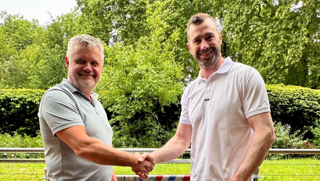 James Tinkler (left) with Ivan Kljakovic Gaspic (right)