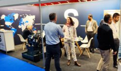 Marieli Solé at Metstrade talking to other marine professionals