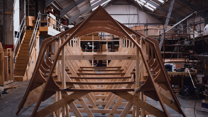Holzstruktur des P50 wird bei Spirit Yachts gebaut