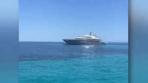 Superyacht Attila runs aground off Formentera (3)