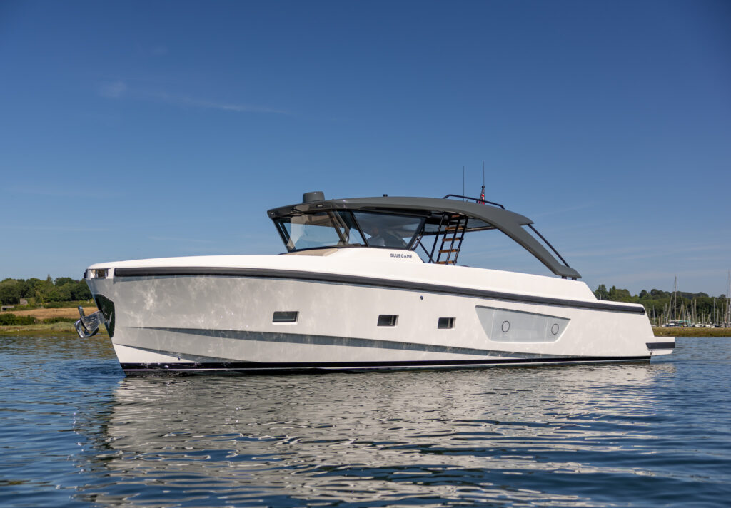 White motorboat on thwe water