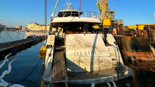 Filthy superyacht lifted from water in St Tropez. It's Sea Lady II which sank in July 2025